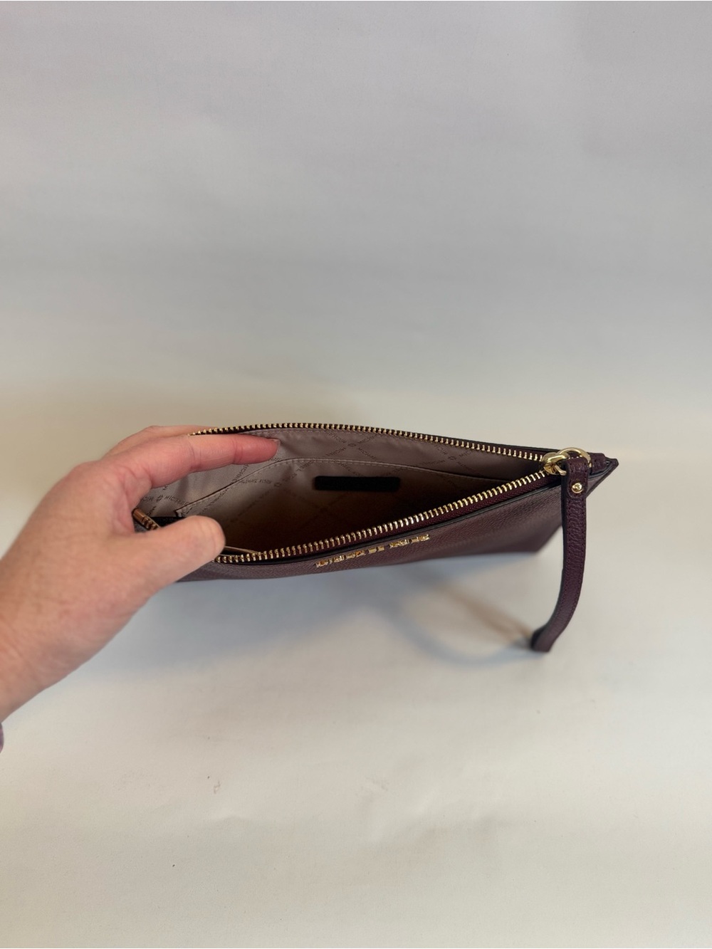 Michael Kors Women’s Jet Set Travel Burgundy Leather Wristlet with Gold Logo - Picture 3 of 9